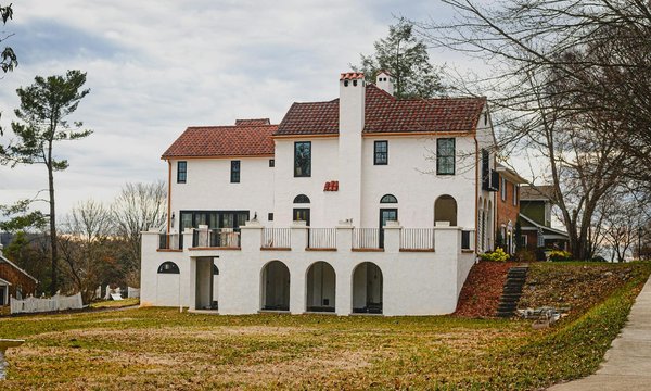 Transform Your UK Home with a Chic and Practical Mudroom Design